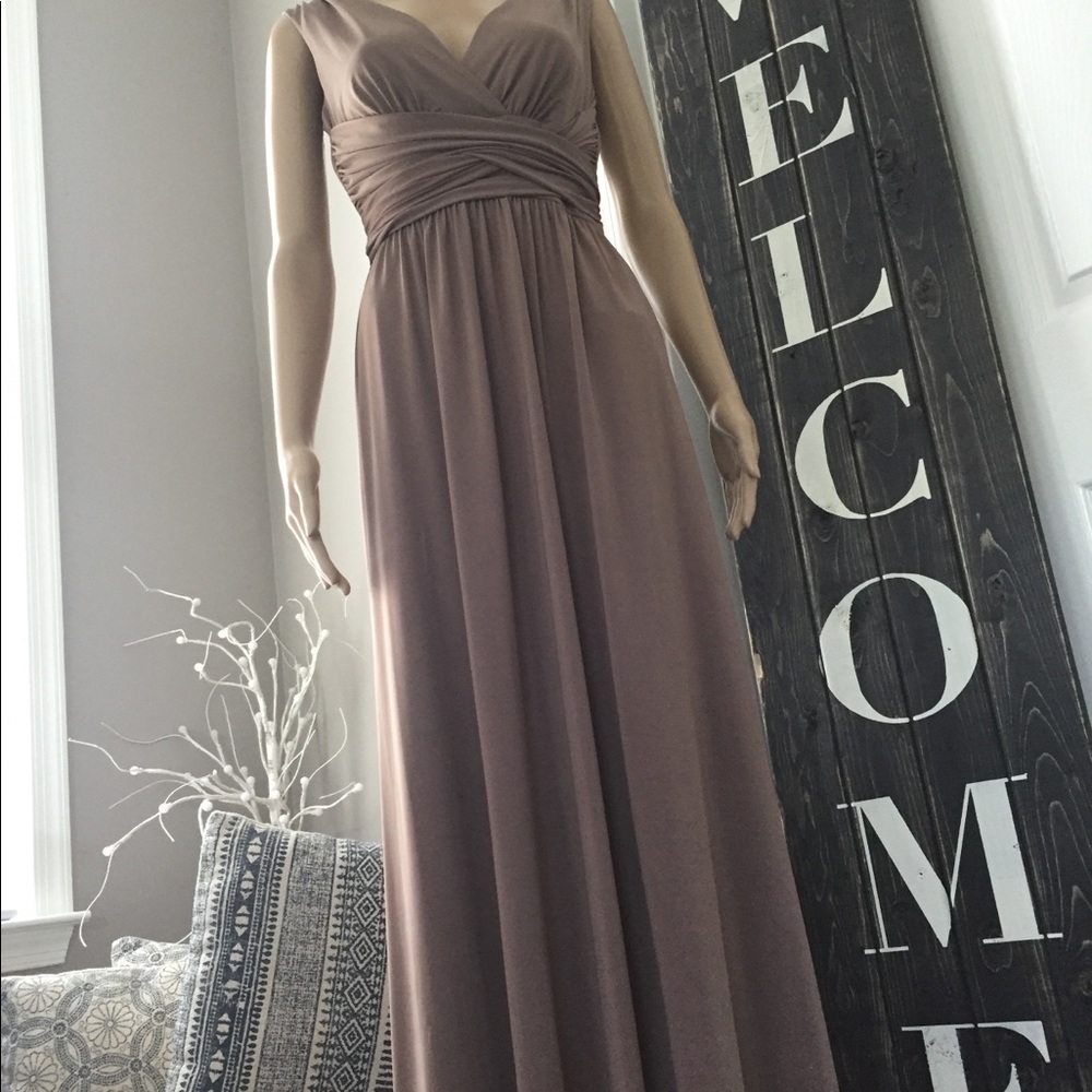 Beautiful Gown - Picture 3 of 5